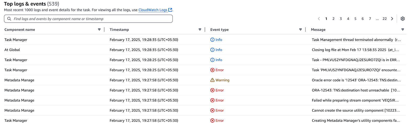 Registros de AWS CloudWatch que muestran errores y advertencias relacionados con la migración de DMS.