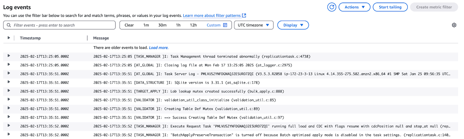 AWS CloudWatch mostrando eventos de registro detallados para una tarea de migración.