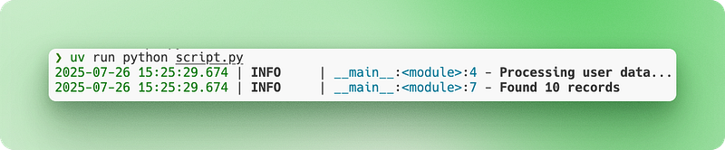 Loguru-Konsolenausgabe mit farbigen Protokollmeldungen mit Zeitstempeln und verschiedenen Protokollebenen im Python-Terminal