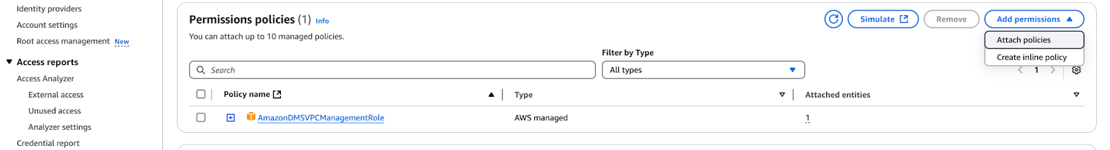 Interfaz de gestión de permisos de AWS IAM que muestra las políticas adjuntas