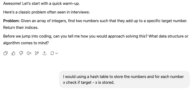 Captura de tela de uma conversa com o ChatGPT discutindo um problema clássico de entrevista: encontrar dois números que somados resultem em um número específico. O usuário sugere usar uma tabela hash para verificar se a diferença entre o número alvo e cada número está armazenada.