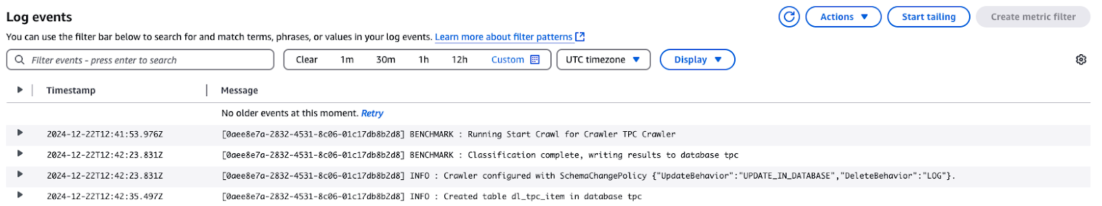 Capture d'écran des événements du journal AWS CloudWatch montrant les détails des activités du Crawler TPC, y compris les événements de démarrage du crawl, l'achèvement de la classification et les mises à jour de la base de données TPC.