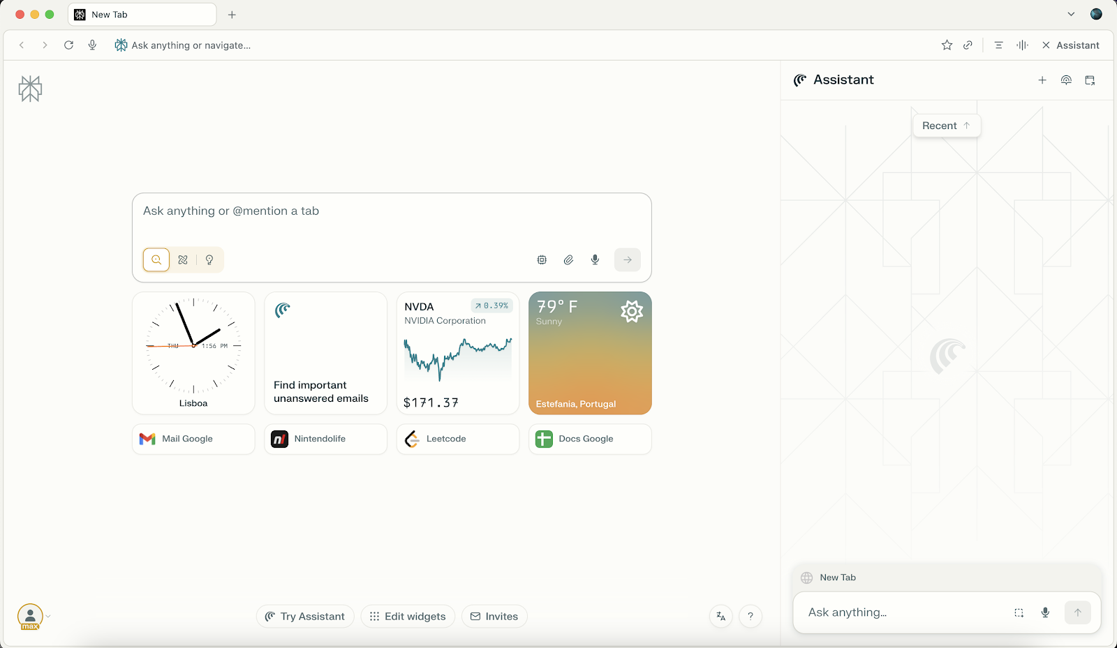 Interfaz del navegador Comet con barra de búsqueda basada en IA, widgets personalizables y panel asistente integrado.
