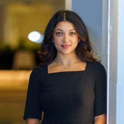 Akanksha Ray Tembakan kepala