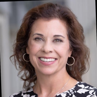 Betsy Kauffman headshot