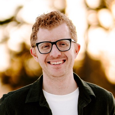 Aaron Bach Headshot
