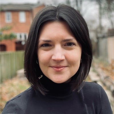 Sadie Martin headshot