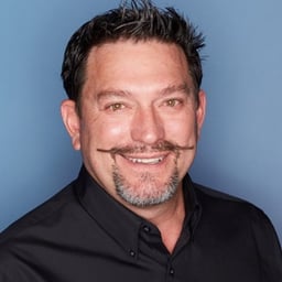 Mark Yujuico Фотография головы