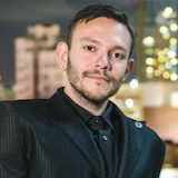 Maksim Pecherskiy Tembakan kepala