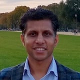 Dr. Makhan L. Virdi (Ph.D.) ภาพถ่ายหน้าตรง