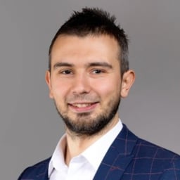 Porträttbild av Semih Kumluk